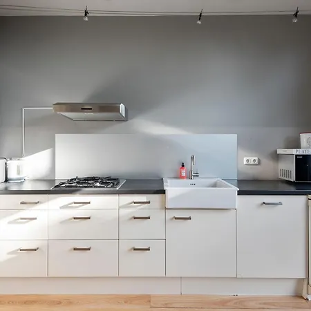 't Schelpje With Free Parking *