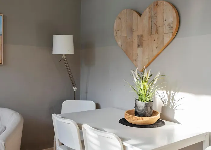 아파트 't Schelpje With Free Parking 잔드보르트