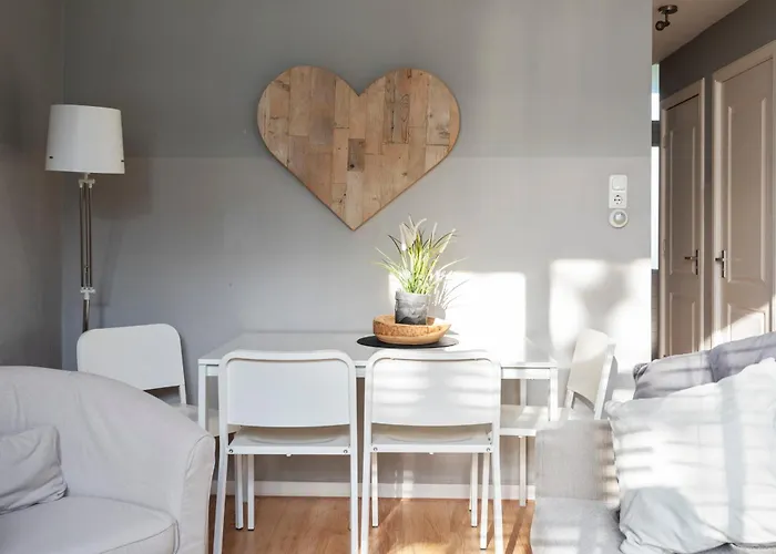 't Schelpje With Free Parking 잔드보르트