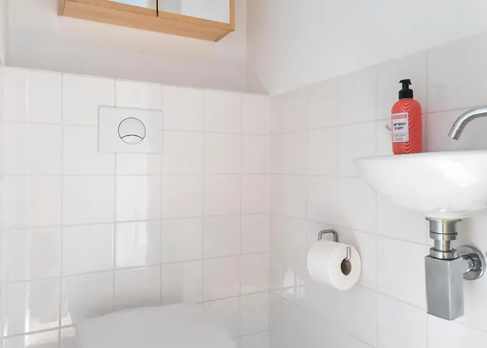 't Schelpje With Free Parking * 잔드보르트