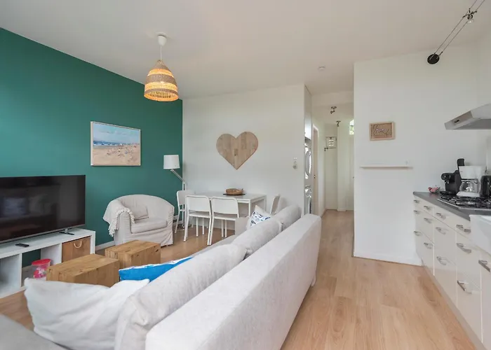 't Schelpje With Free Parking * 잔드보르트