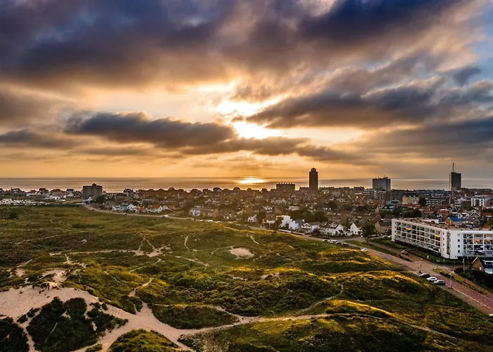 't Schelpje With Free Parking * 잔드보르트