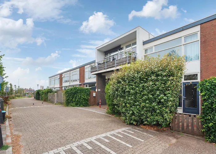 't Schelpje With Free Parking * 잔드보르트